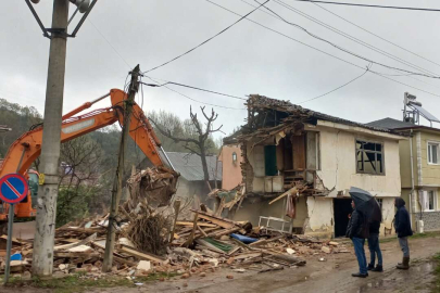 Köylerdeki Metruk Binalar Yıkılıyor