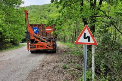 Yıpranan Trafik Yön Levhaları Yenilendi