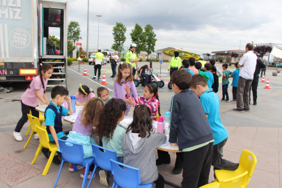 Mobil Trafik Eğitim TIR’ı Yalovalı öğrencilerin ilgi odağı