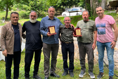 Emekli olan belediye çalışanlarına plaket verildi