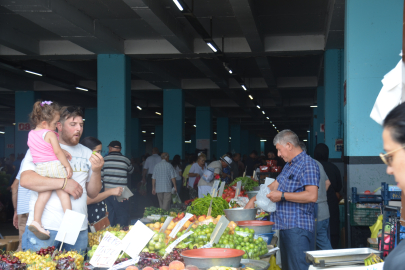 Pazarda fiyatların düşmesiyle vatandaşların ilgisi artıyor