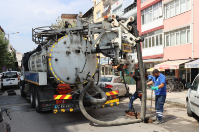 Yalova’da kanalizasyon kanalları temizleniyor