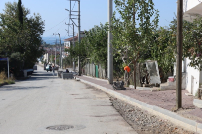 Yalova Şehit Murat Peltek Caddesi’nde kaldırım çalışmaları gerçekleştirildi