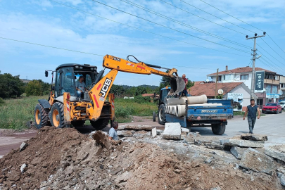 Yalova Kadıköy’de Yağmur Suyu Kanalı Döşeme Çalışmaları Devam Ediyor