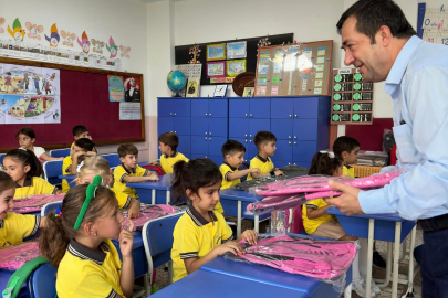 Yalova Subaşı Belediye Başkanı Turan Canbay okula yeni başlayan öğrencileri ziyaret etti