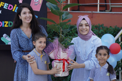 Yalova’da minik öğrencilere ‘hoş geldiniz’ çiçeği