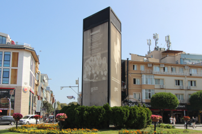 Yalova Belediye Başkanı Mustafa Tutuk son noktayı koydu: “Yeni pano ekim ayında yerinde olacak”