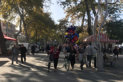 Yalova Sahili, güneşi fırsat bilenlerin hafta sonu akınına uğradı... Yalova ekim ayında bir başka güzel!