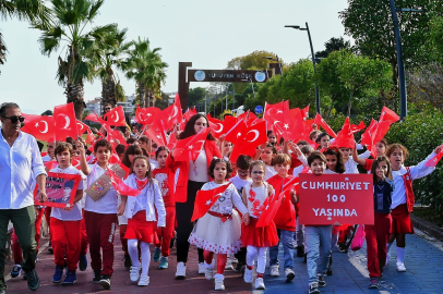 Yalova’da yüzlerce öğrenci adımlarını cumhuriyetin 100.yılı için attı