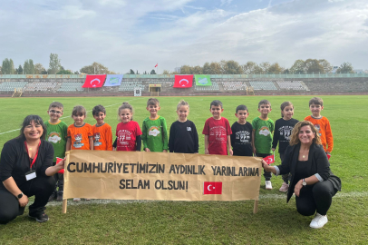 Yalova Uzmanlar Mutlu Çocuk Anaokulu öğrencilerinden coşkulu Cumhuriyet Bayramı kutlaması