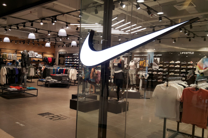 Nike İsrail malı mı? İsrail’e mi ait? Nike nerenin malı? Nike hangi ülkenin markası? Nerede üretiliyor?