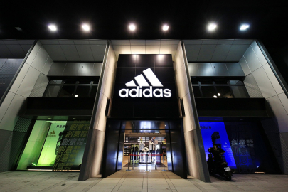 Adidas İsrail malı mı? İsrail’e mi ait? Adidas nerenin malı? Adidas hangi ülkenin markası? Nerede üretiliyor?