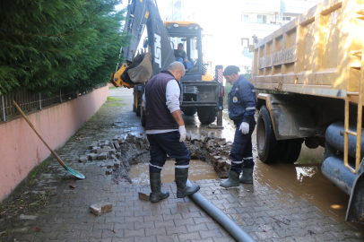 Yalova Çınarcık’a bağlı Karpuzdere’de Su Patlağına Müdahale Edildi