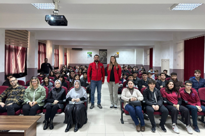 Yalova Polisinden, “El Ele Güvenli Geleceğe” Projesi! Yalova’da lise öğrencilerine terörle mücadele eğitimi