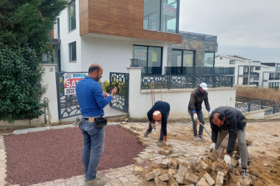 Yalova Kadıköy’de Kilit Parke Yol Onarım ve Kaldırım İmalat Çalışmaları Hızla Sürdürülüyor