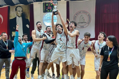 Yalova Üniversitesi Erkek Basketbol Takımı Şampiyon