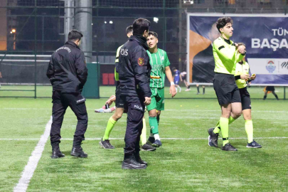 Yalova U18 Ligi Maçı olaylı geçti; 8 Kırmızı 5 Sarı Kart görüldü