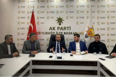 AK Parti Yalova İl Başkanı Umut Güçlü ilçe yönetim kurulu toplantısına katıldı