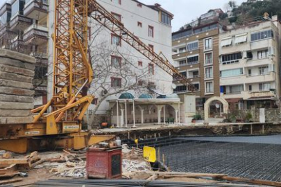 Yalova Esenköy’de Merkez Caminin temeli için demir serme işlemleri yapılıyor