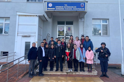 Yalova Esenköy’de öğrenciler şehitleri unutmadı