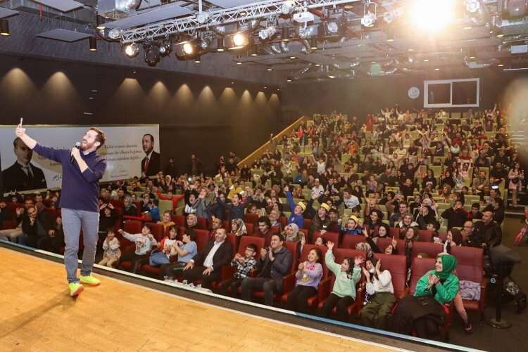 YALOVA BELEDİYESİ ‘ÇOCUKLARIN SERTAÇ ABİ’SİNİ AĞIRLADI