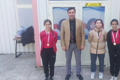 Yalova Altınova Anadolu Lisesi öğrencilerinden güreşte büyük başarı