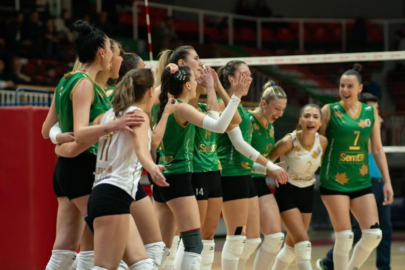 Semt 77 Yalovaspor Voleybol evinde galip