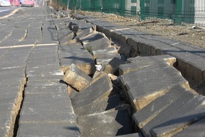 Yalova’da çökme yaşanan hastane yolu trafiğe kapandı