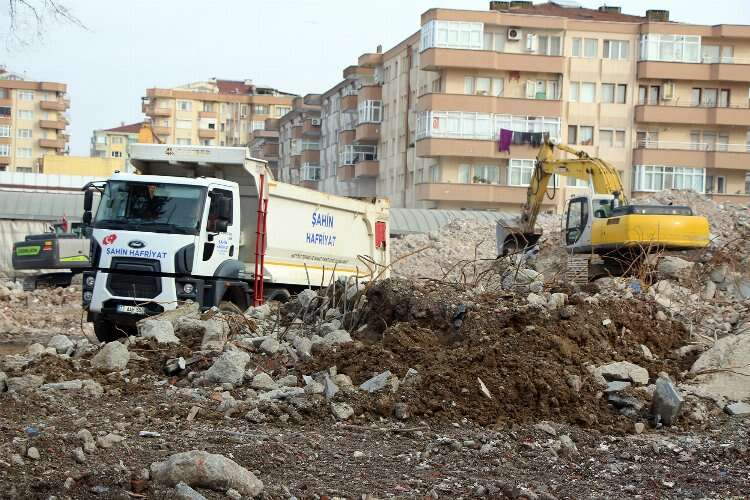 Yalova'da belediye binasının yıkımı tamamlandı