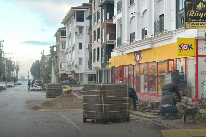 Çiftlikköy Belediyesi yol ve kaldırım çalışmalarına devam ediyor