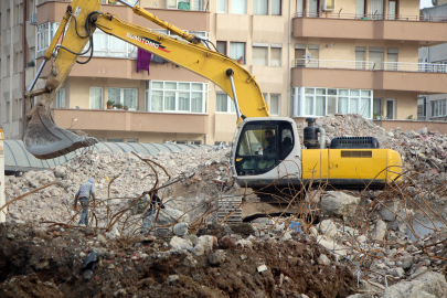 Yalova'da belediye binasının yıkımı tamamlandı