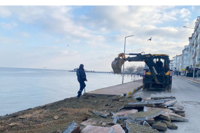 Yalova Çınarcık’ta Vali Akı Caddesi’nde Onarım Çalışması