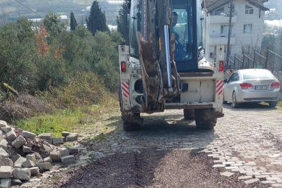 Yalova Kadıköy’de parke yol onarımlarına hız kesmeden devam ediliyor