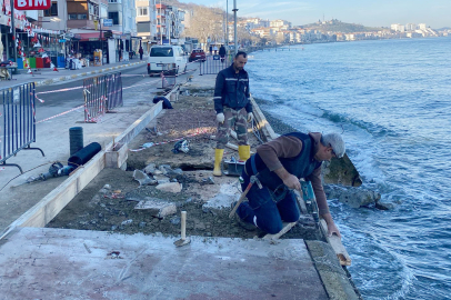 Yalova Çınarcık’ta Vali Akı Caddesi’nde kaldırım yenileme çalışmalarına devam ediliyor