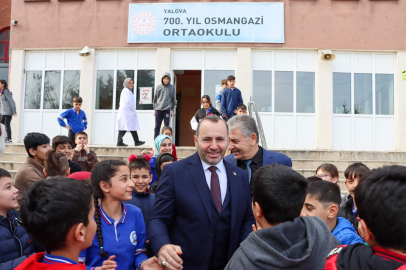 Yalova Belediye Başkanı Mustafa  Tutuk öğrencilerin videolu davetine kayıtsız kalmadı