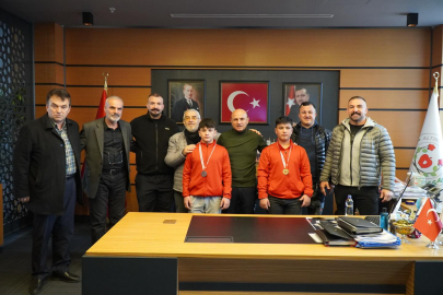 Altınova Belediyespor Güreş Takım’ndan  Altınova Belediye Başkanı Oral’a ziyaret