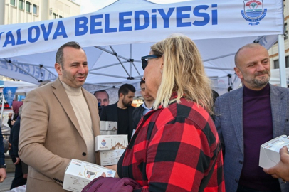 Yalova Belediye Başkanı Mustafa Tutuk, kandil simidi ikramında bulundu