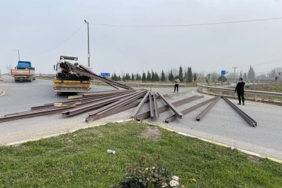 Altınova’da  trafik kazasında faciadan son anda kurtuldular!