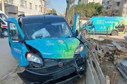 Yalova Çiftlikköy’de seçim aracı otomobile çarptı