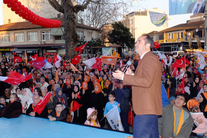 AK Parti Altınova Belediye Başkan Adayı Özyiğit, adaylarını tanıttı, projelerini anlattı