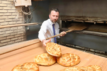 Başkan Adayı Recep Hacı hem Ramazan Pidesi yaptı hem iftarlık dağıttı