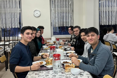 Yalova İl Milli Eğitim Müdürü Halil İbrahim Akmeşe öğrencilerle iftarda buluştu