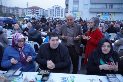 Altınova’da mahalleli birlikte oruç açtı