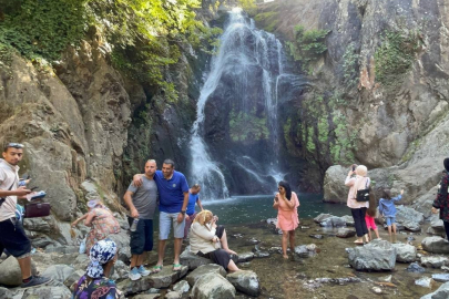 Sudüşen Şelalesi bayramda ziyaretçi akınına uğradı