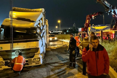 Yalova Taşköprü’de kontrolden çıkan TIR devrildi