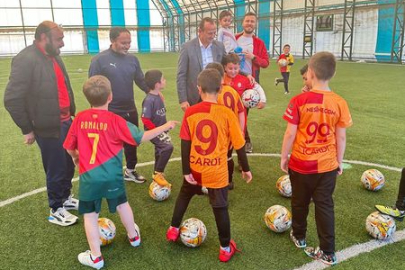 Başkan Yele minik futbolcularla stres attı