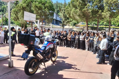 Yalova’da Jandarma tarafından öğrencilere motosiklet kullanma eğitimi verildi