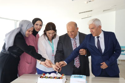 Karakuş, Ebeler Günü pastasını kesti