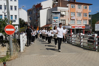 Armutlu’da “Atatürk Koşusu ve Gençlik Yürüyüşü” yapıldı