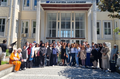 Çınarcık Meslek Yüksekokulu Yerel Yönetimler öğrencileri, İstanbul’a sanat gezisi düzenledi